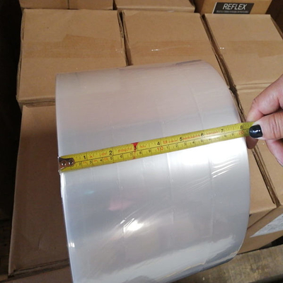 Film de rétrécissement perforé micro recyclable de polyoléfine du petit pain de film d'emballage de rétrécissement 50gauge 60gauge 75gauge 100gauge